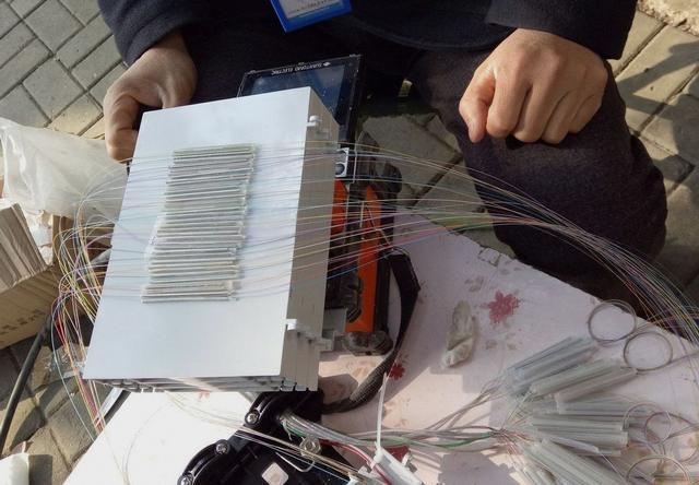 眠了惹谁都可以偏偏惹了罗永浩！电子pg中国电信董事长恐怕要失(图2)